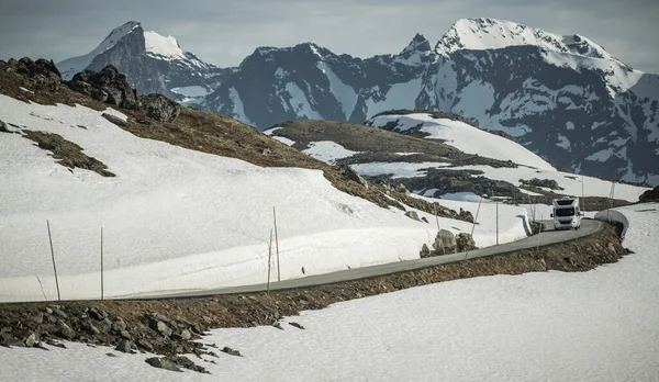 Camper Van Norwegian Scenic Route Snowy Mountain Landscape — Stock Photo, Image