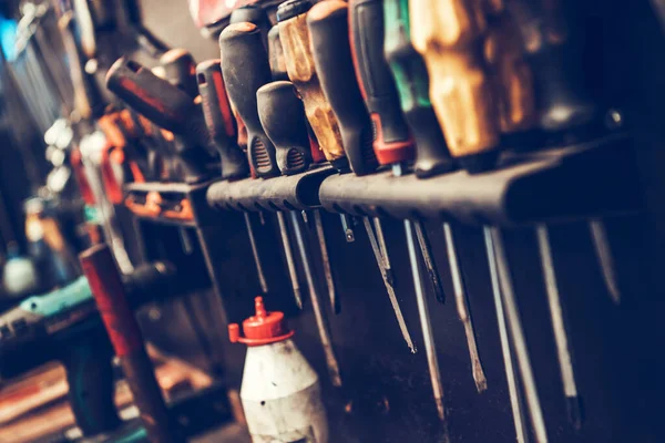 Auto Repair Shop Screwdriver Other Tools Close Dalam Bahasa Inggris — Stok Foto