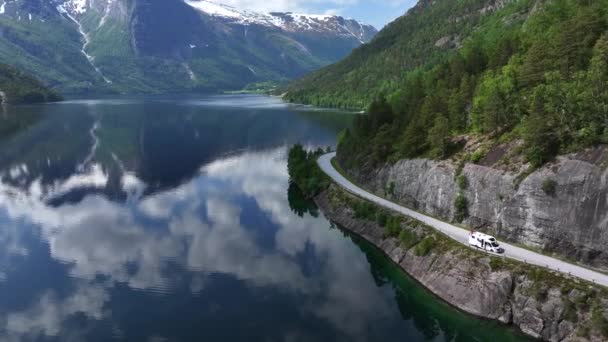 Γραφική Αεροφωτογραφία Της Λίμνης Eikesdalsvatnet Στη Νορβηγία Καλοκαίρι Στο Vestland — Αρχείο Βίντεο