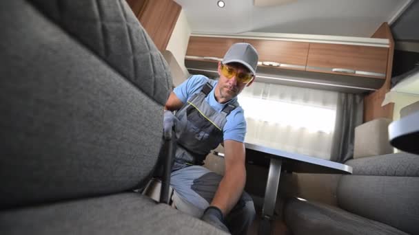 Cleaning Motorhome Camper Van Interior Caucasian Worker His 40S Industrial — Vídeo de stock