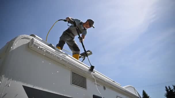 Caucasian Camper Rentals Worker Cleaning Motorhome Using Powerful Pressure Washer — Vídeo de stock