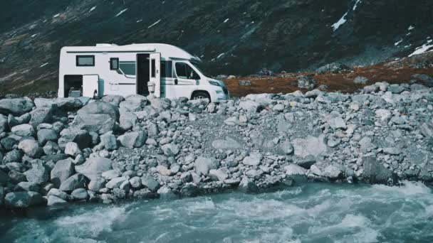 Camper Van Riverside Boondocking Někde Norsku Norská Divočina — Stock video
