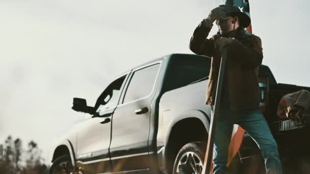 Caucasian Rancher Wearing Cowboy Hat Sunglasses Staying Front His Pickup — Video