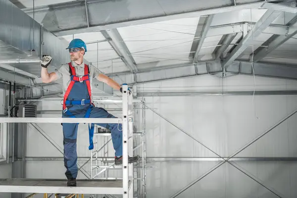 Warehouse Building Specialist Performing Examination Using Scaffolding Hvac Check — Stock Photo, Image