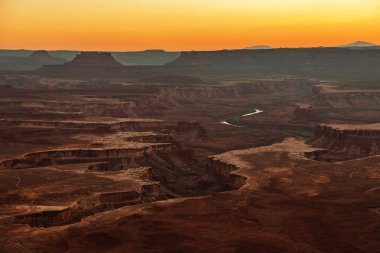 Günbatımında Moab Utah Manzaralı Kanyonlar Ulusal Park Manzarası