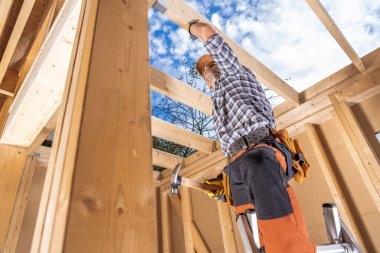 Profesyonel Kafkas Müteahhit İşçi tarafından Ahşap Ev Çerçeve Binası