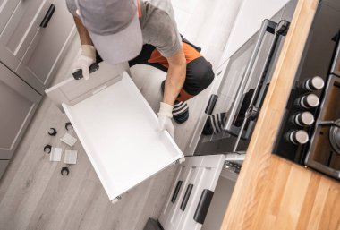 Dolap Üreticisi Woodwork 'un Mutfak Dolapları Kurulumu. Mutfak Mobilya TemasıName