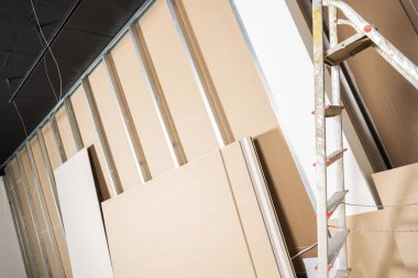 Ticari Bina İç Teması yeniden yapılandırılıyor. Alçıpan Duvarlar Binası.