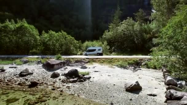 White Parked Scenic Location Mountain Alpine Lake Traveller Relaxing Water — Wideo stockowe