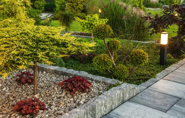 Elegant Beboelseshave Adskilt Granit Elementer Landskabspleje Havearbejde Tema Stock-billede