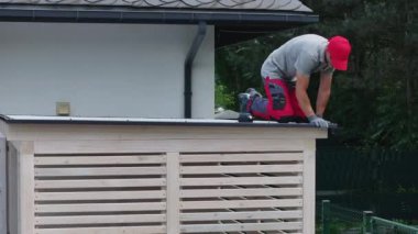 Ahşap Yapımlı Depoya Ahşap Dökme Çatı Kuruluyor