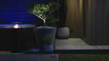 Modern Ateş Özellikli Açık Hava Akşam Gevşemesi Şık Arka Bahçe Ayarları