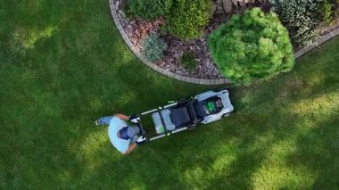 Bahçe Bahçesinde Çim biçme Uzmanı Çimleri Yeşil Çimler