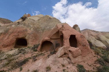  Kapadokya manzarası ve antik kaya dağ oluşumu. Milyonlarca yıl önce meydana gelen volkanik aktivitenin bir sonucudur..