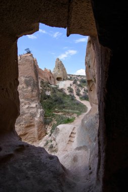  Kapadokya manzarası ve antik kaya dağ oluşumu. Milyonlarca yıl önce meydana gelen volkanik aktivitenin bir sonucudur..