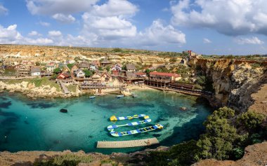 Anchor Bay ile manzara, Malta ülkesi