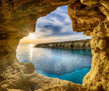 Günbatımında deniz mağarası manzarası, Ayia Napa, Kıbrıs