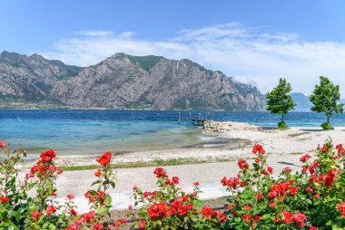 Campagnola plajlı manzara, Garda Gölü, İtalya