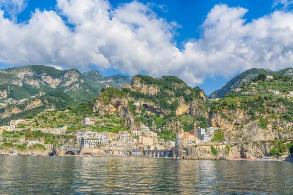 Paesaggio Con Città Atrani Sulla Famosa Costa Amalfitana — Foto Stock