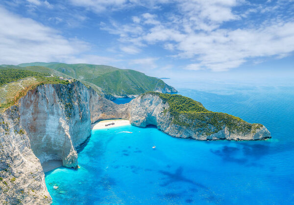 Пейзаж с пляжем Navagio в Закинф, Греция