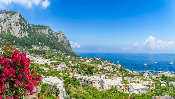 カプリ島のマリーナ グランデと風景 ティレニア海 イタリア — ストック写真