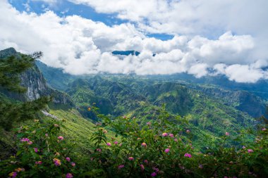 Piton des Neiges dağının manzarası, La Reunion Adası