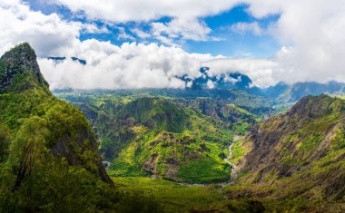Piton des Neiges dağının manzarası, La Reunion Adası