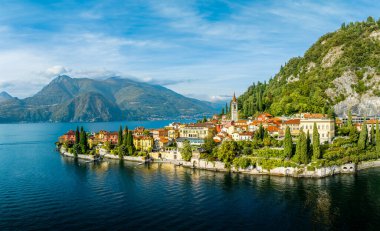 İtalya 'nın Como Gölü bölgesinde Varenna kasabası ile manzara