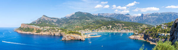 Port de Soller: a stunning snapshot where the UNESCO-protected Tramuntana Mountains meet the tranquil, azure waters of Mallorca's west coast.