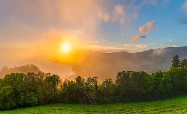 Охоплює Спокійний Захід Сонця Мірадуро Піко Сонячні Промені Освітлюють Видатні Ліцензійні Стокові Фото