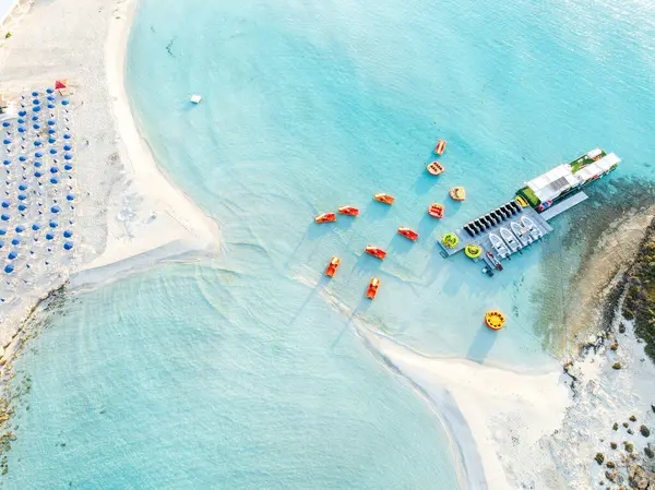在塞浦路斯发现原始的日产海滩 一个有着白色沙滩和碧绿海水的天堂 非常适合休闲 水上运动和家庭度假 — 图库照片