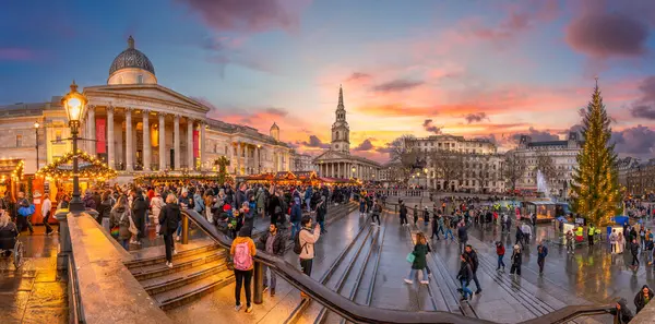 Londres Royaume Uni Novembre 2023 Crépuscule Trafalgar Square Avec Des Images De Stock Libres De Droits