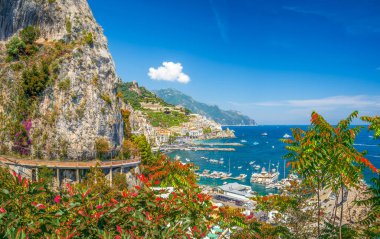 Ünlü Amalfi Sahili ve Amalfi Kasabası, İtalya