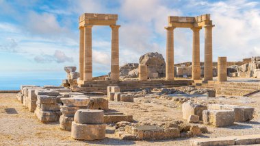 Lindos, Rodos, Yunanistan 'daki antik akropolis tapınağının kalıntıları