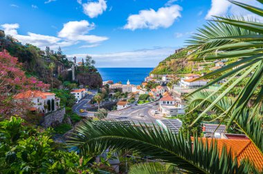 Ponta do Sol, Portekiz 'in Madeira adasında küçük bir köy.
