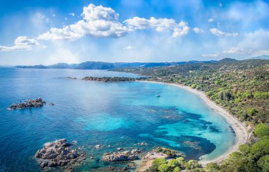 Fransa 'nın Korsika adasında Plage de Tamaricciu ile hava manzarası