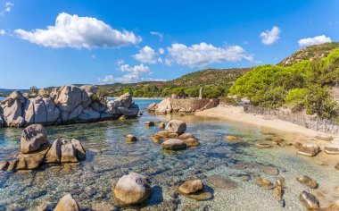 Fransa 'nın Korsika adasında Plage de Tamaricciu ile manzara