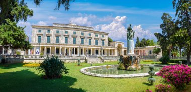 Eski Kraliyet Sarayı Aziz Michael ve Aziz George Korfu kasabasında, Yunanistan