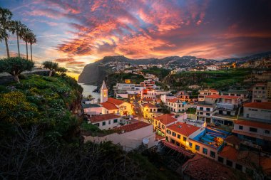 Camara de Lobos Köyü Alacakaranlık Zamanı, Madeira Adası, Portekiz