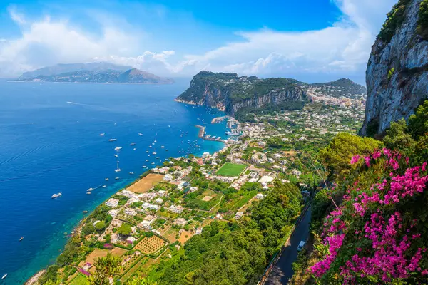Anacapri 'den Capri Adası' nın panoramik manzarası, Solaro Dağı, İtalya