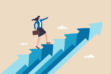 Kariyer büyümesi, büyüyen iş ya da liderlik zorlukları aşmak için motivasyon, başarı için motivasyon, kariyer geliştirme ya da başarı kavramı için hırs, büyüyen ok merdivenlerinde yürüyen iş kadını.