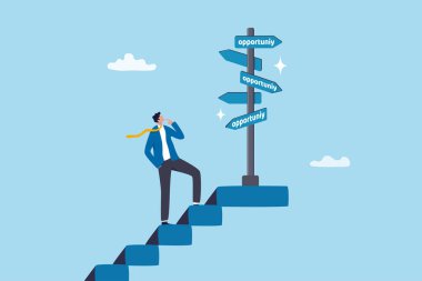 Karar vermek için fırsat, şans ya da kariyer fırsatı, iş büyütmek için yaşam seçimi, ulaşılabilirlik, başarı için meydan okuma ya da potansiyel yol, iş adamı fırsat işaretini görmek için merdivenleri tırmanır..