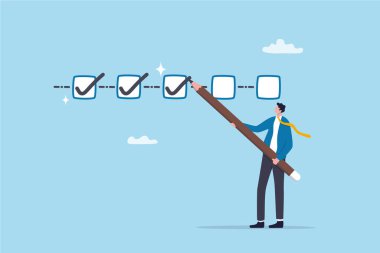 Proje izleme, bitirme veya geliştirme tamamlama süreci, proje zaman çizelgesi veya görev iş akışı, üretkenlik veya verimlilik kavramı, iş adamı proje yöneticisi tik proje kontrol listesi süreci.