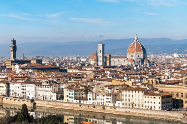 Floransa 'nın panoramik manzarası. Cattedrale di Santa Maria del Fiore. İtalya 'da aydınlık bir sabah.