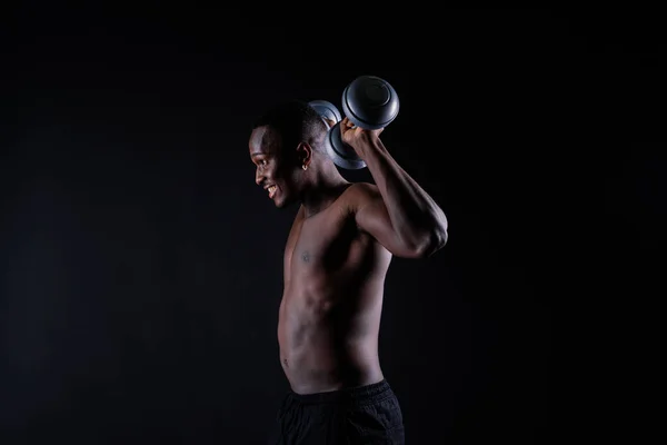 Musclé Noir Homme Africain Avec Abdominaux Abdominaux Muscles Détermination Exercice — Photo