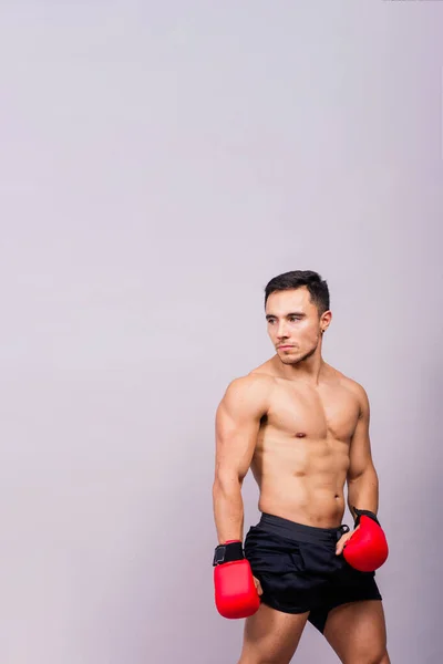 Boxhandschuhe Männertraining Einem Sportkampf Challenge Oder Mma Wettbewerb Auf Studiohintergrund — Stockfoto