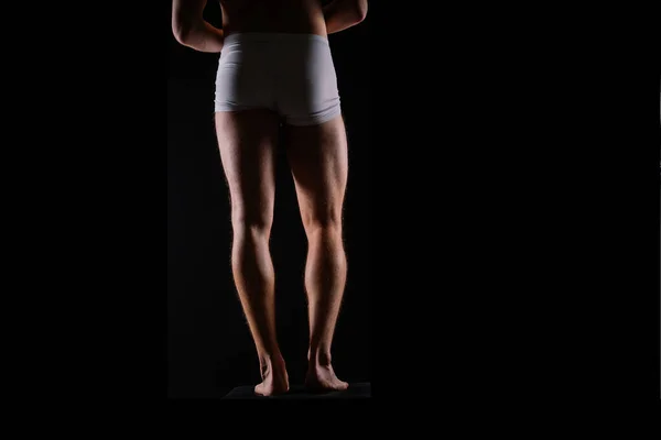 Nahaufnahme Von Bodybuilders Legs Ready Competitive Sport Weißen Höschen — Stockfoto