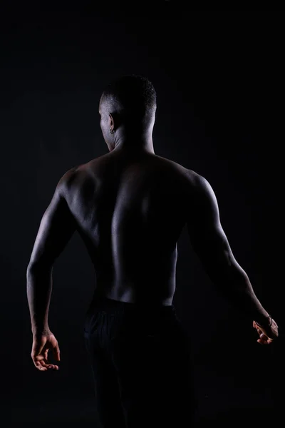 非洲运动员的画像 美国男人赤身裸体 黑色背景 — 图库照片