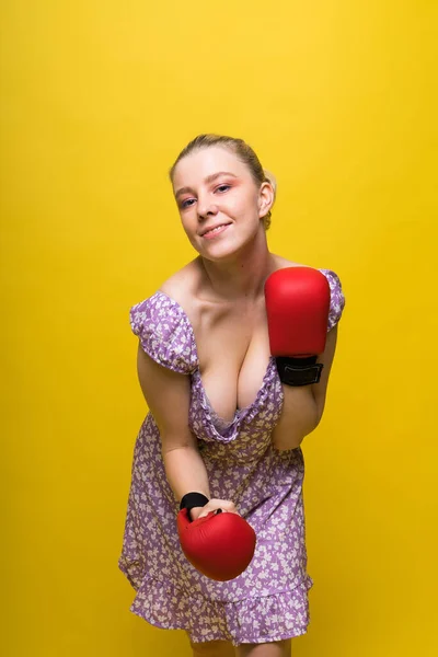Seductive Young Fit Female Fighter Posing Gloves Studio — Stock Photo, Image