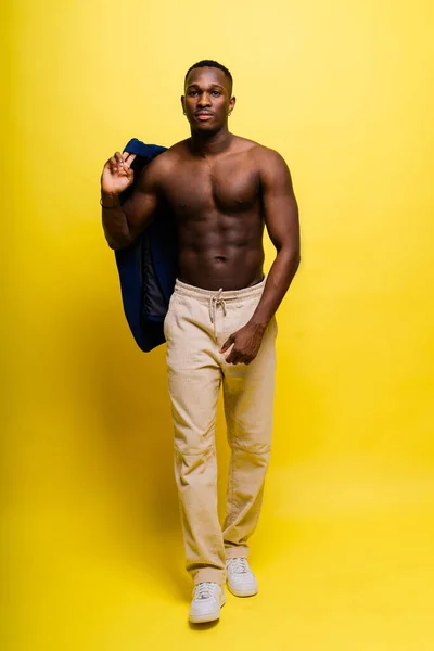 Gelukkige Afro Amerikaanse Jonge Zakenman Een Formeel Kostuumportret Zelfverzekerde Zwarte — Stockfoto